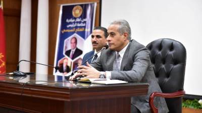 وزير العمل يلتقى العاملين بمديرية عمل بورسعيد