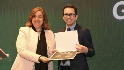 رئيس الاسكان الاجتماعي تسلم جوائز "الإسكان الأخضر" للفائزين