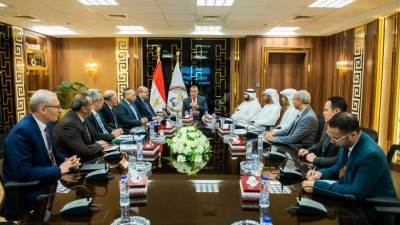 وزير الدولة للإنتاج الحربي يستقبل ممثلي مجموعة "إيدج" الإماراتية لمناقشة سبل التعاون المشترك في مجال التصنيع العسكري