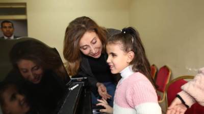 الثقافة تتبنى  الطفلة تاليا من ذي الهمم وتوجه بتوفير كافة أشكال الدعم  لتنمية قدراتها وتعزيز موهبتها 