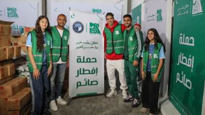 في شهر الخير.. بيراميدز يشارك مؤسسة "مصر الخير" لتعبئة كراتين حملة "إفطار صائم"