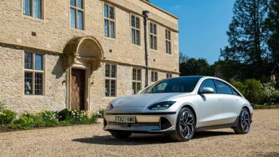 هيونداي أيونيك 6 تحصل على لقب أفضل سيارة عائلية في حفل توزيع جوائز سيارة العام في المملكة المتحدة 2024