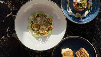 مطعم بول آند بير في فندق والدروف أستوريا مركز دبي المالي العالمي يحتفي بعيد الفصح