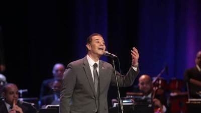 مدحت صالح يغرد على المسرح الكبير فى ختام برنامج الاوبرا الرمضانى