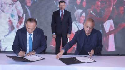 اتحاد اليد يوقع عقد رعاية الشركة المتحدة على هامش تكريم أبطال أفريقيا