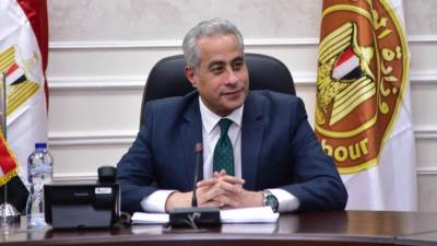 وزارة العمل تُصدر تقريرًا بشأن مكاتب التمثيل العُمالي بالخارج..وتنشر تحديث لقنوات التواصل