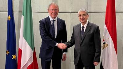 وزير الكهرباء يجتمع مع وزير الشركات وصنع في إيطاليا لبحث سبل دعم وتعزيز التعاون الثنائى المستقبلى