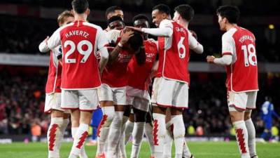 أرسنال يكتسح تشيلسى بخماسية وينفرد بصدارة الدورى الإنجليزى