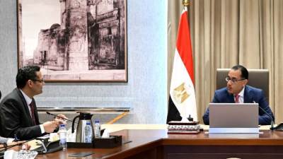 رئيس الوزراء يلتقى نقيب الصحفيين لمناقشة سبل تطوير ودعم مهنة الصحافة