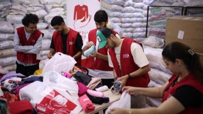 زيارة نجوم نادي بيراميدز لمؤسسة بنك الكساء المصري