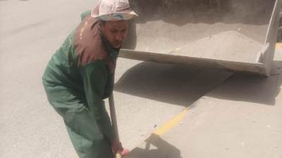 تجريد الأتربة بالجزيرة الوسطي بشارع الهرم 