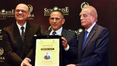 من بين متنافسين في 102 دولة وبأغلبية ساحقة.. حسام الشاعر يفوز بجائزة "AFASU" الذهبية لأفضل قائد تنمية سياحية بأفريقيا واسيا  