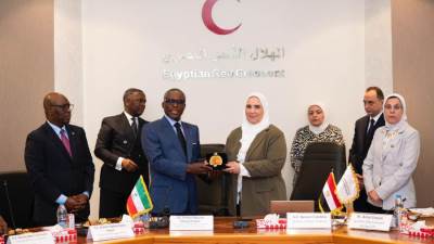 500 ألف يورو منحة جمهورية غينيا لدعم الهلال الأحمر المصرى لمساندة قطاع غزه