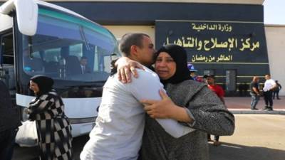 الداخلية تقيم إحتفالية لنزلاء مراكز الإصلاح والتأهيل.. وتقوم بالإفراج بالعفو عن 4199 من النزلاء