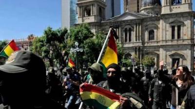 مدرعات وجنود بقيادة قائد الجيش يقتحمون القصر الوطنى البوليفى