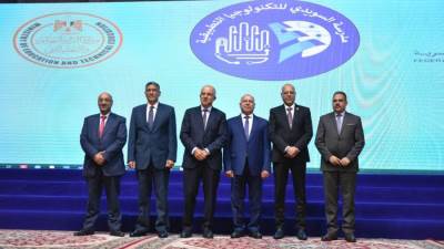 وزير العمل يُشارك في حفل تخرج الدفعة الثالثة لطلاب مدرسة السويدى للتكنولوجيا التطبيقية