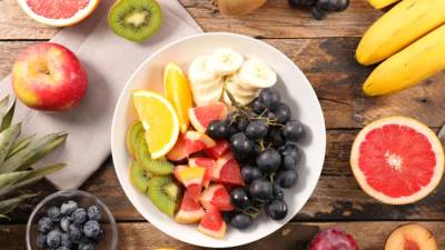 عاوز تخس.. تعرف على فوائد وأضرار ريجيم الفاكهة والماء 