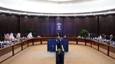 رئيس الوزراء يعقد اجتماعاً مع خالد الفالح بحضور السفير السعودى 