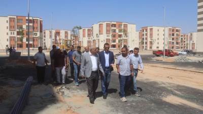  مسئولو" الإٍسكان " يتابعون موقف تنفيذ المشروعات السكنية والخدمات بالعاشر من رمضان