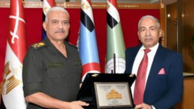  وزير الدفاع والإنتاج الحربى يلتقى وفد من أعضاء لجنة الدفاع والأمن القومى بمجلس النواب