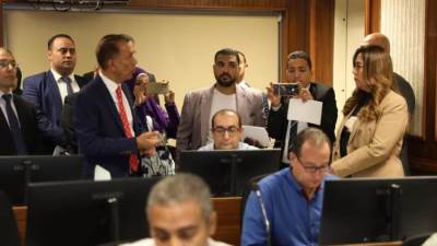 وزيرة التنمية المحلية تتفقد مع عدد من الصحفيين المعتمدين لدي الوزارة مركز السيطرة للطوارئ والسلامة العامة