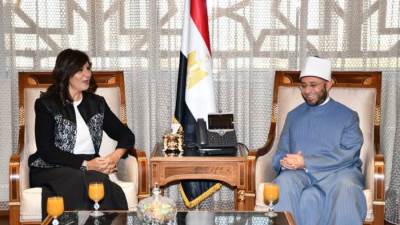 وزير الأوقاف يستقبل السفيرة نبيلة مكرم ووفد التحالف الوطني