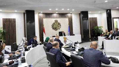 وزير التعليم ومحافظ أسوان يعقدان اجتماعًا مع مديرى الإدارات التعليمية ومديري المدارس بمحافظات أسوان وقنا والأقصر لمناقشة الاستعدادات للعام الدراسى الجديد 