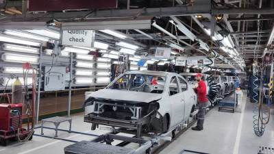 سوق السيارات المصرى يتطلع "إيجابياً" لتوطين أكبر لصناعة السيارات محلياً