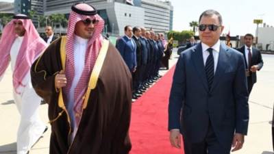 وزير الداخلية يودع نظيره السعودي والوفد المرافق له مع بمطار القاهرة 