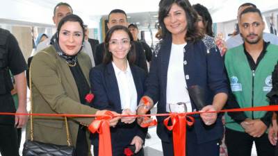 محافظ البحيرة تستقبل السفيرة نبيلة مكرم لتوزيع المساعدات للفئات الأولي بالرعاية 