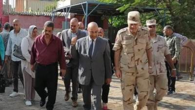 نائب وزير التربية والتعليم يتفقد مدرسة الجيزة الثانوية الكهربية