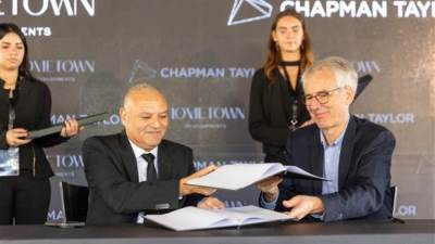 «هوم تاون للتطوير» توقع اتفاقية استراتيجية مع «تشابمان تايلور العالمية» لتخطيط مشروعات جديدة باستثمارات ضخمة
