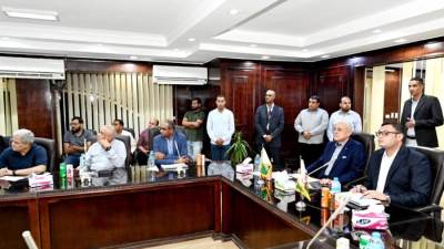 وزير الإسكان ومحافظ الأقصر يتابعان موقف خدمات مياه الشرب والصرف الصحى بالمحافظة