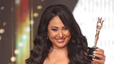 تكريم الفنانة رحاب الجمل في الدورة السابعة لمهرجان ملتقى نجم العرب