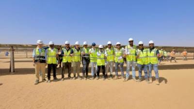 إيميا باور تحتفل بتركيب الخلية الشمسية الأخيرة في محطة أبيدوس بأسوان