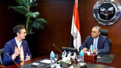 الرئيس التنفيذي للهيئة العامة للاستثمار يلتقي وفد من الشركات الناشئة الراغبة في الاستثمار في مصر