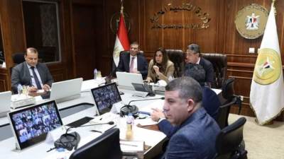 منال عوض " تؤكد التنسيق بين الغرف التجارية والمديريات الخدمية لضبط الأسعار بالمحافظات