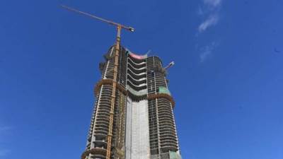 وزير الإسكان يكشف التفاصيل الهندسية لتنفيذ الهيكل الخرسانى لأطول برج على ساحل المتوسط