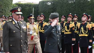 الفريق أحمد خليفة رئيس الأركان يلتقى رئيس هيئة الأركان العامة للقوات المسلحة التركية