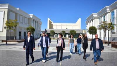 "قنصل عام فرنسا" تزور العلمين الجديدة للاطلاع على التجربة العمرانية المتميزة بالمدينة