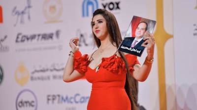 الفنانة الشابة نور فخري تهاجم تنظيم ختام مهرجان القاهرة السينمائي.. لهذا السبب