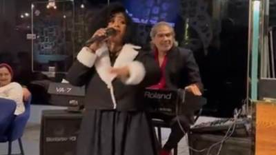 الفنانه إنجي علي مع الموسيقار محمود صادق يشعلون حفلات وردة الشيخ زايد