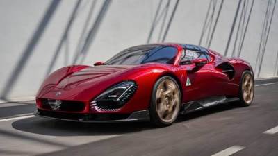 فالتيري بوتاس سائق الفورمولا 1 يختبر سيارة 33 سترادالي ويعزز انتماءه لنادي "كلوب 33" الحصري