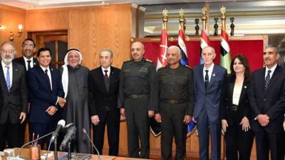 وزير الدفاع يلتقى أعضاء لجنة الدفاع والأمن القومى بمجلس الشيوخ