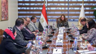 وزيرة التنمية المحلية تتابع مقترحات تطوير ورفع الكفاءة العمرانية لبعض المناطق التجارية في المحافظات