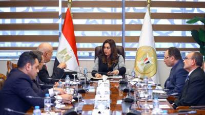وزيرة التنمية المحلية تتابع مع قطاع المحليات ملفات التصالح علي مخالفات البناء وتقييم القيادات بالمحافظات