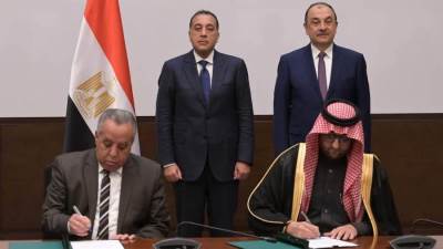 رئيس الوزراء يشهد توقيع عقد استغلال وتشغيل فرن قوس حراري لإنتاج سبائك السيليكو منجنيز