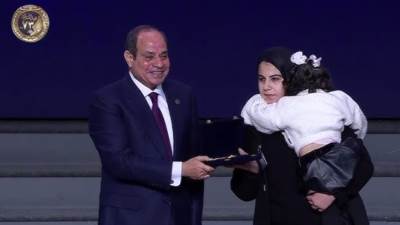 ويبقى الأثر.. الرئيس السيسى يكرم أسر الشهداء ويؤكد: «أولاد الشرطة هم أولاد مصر»