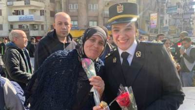 أجواء من الفخر والامتنان.. رجال الشرطة والشعب يعزفون سمفونية في حب الوطن