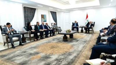 وزير الخارجية العراقي يستقبل السفير حسام زكي لبحث التحضيرات للقمة العربية في بغداد
